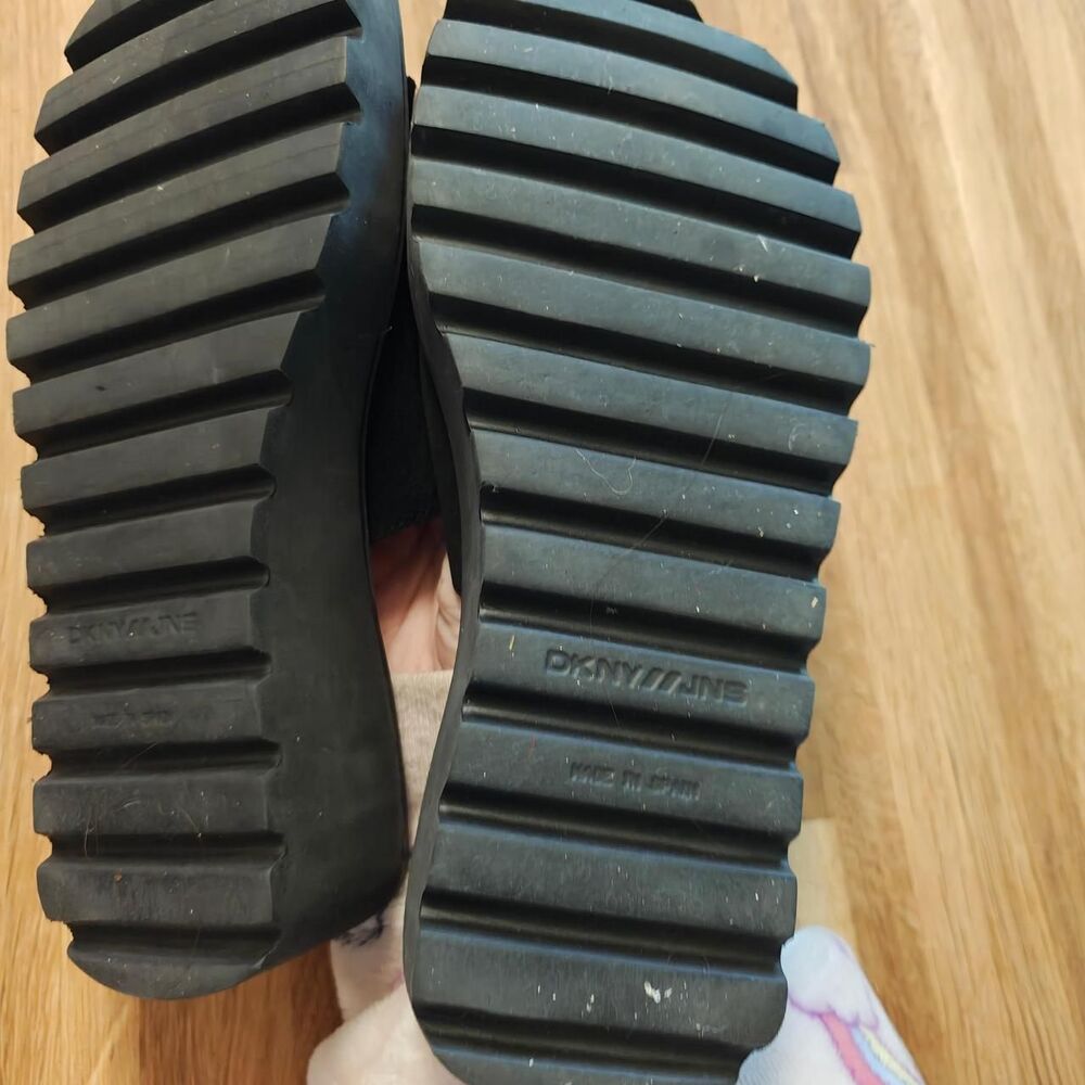 Dkny Women's Black and Burgundy Slides - Picture 5 of 5